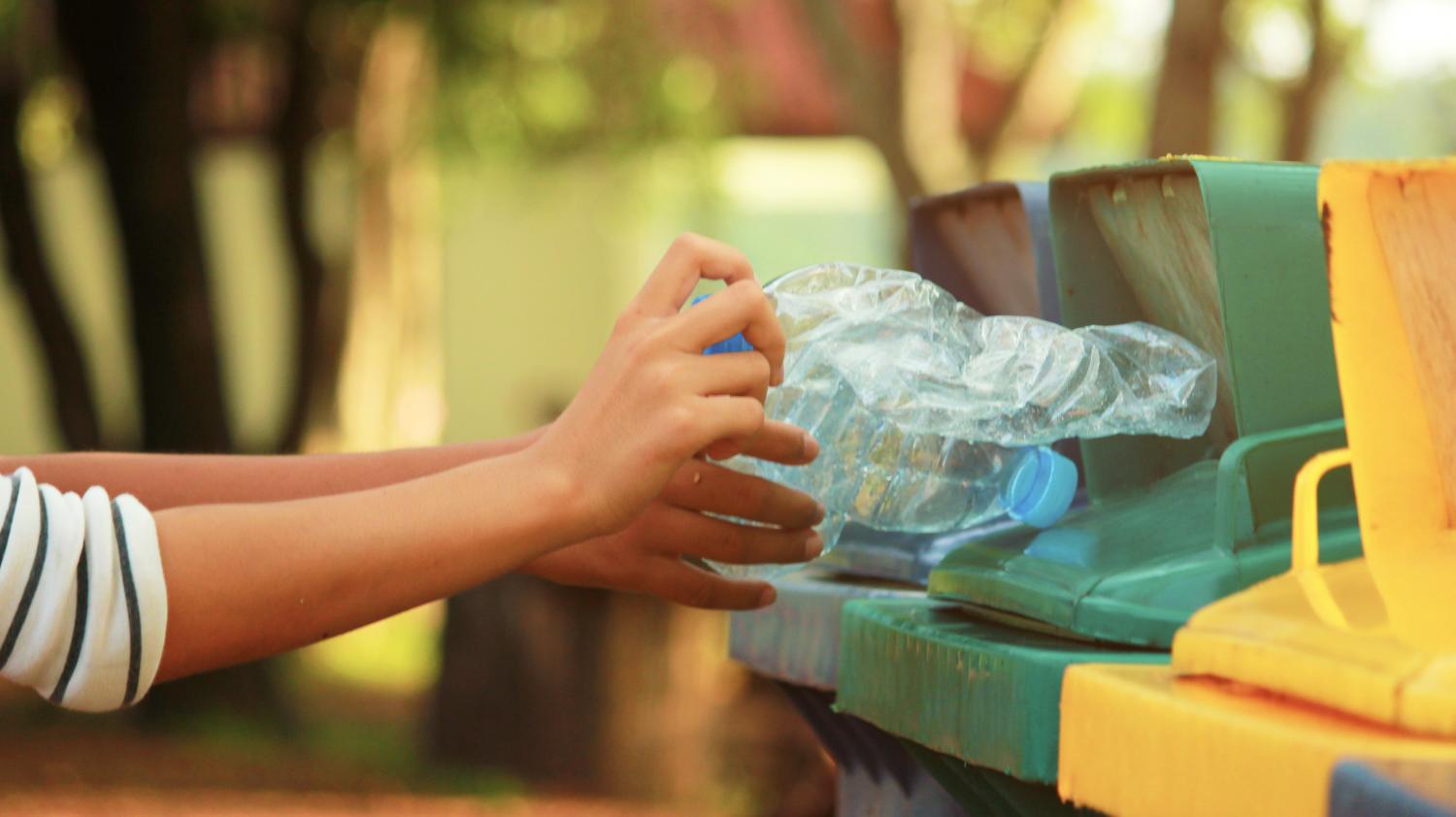 VIDEO. Journée mondiale de la Terre : on a essayé d'enlever tout le plastique d'une maison (et il ne reste plus grand chose)