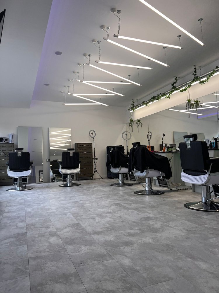 How a Barbering Course Can Help You Stand Out in the Hair Salon Industry       – Grade 92 Barbering