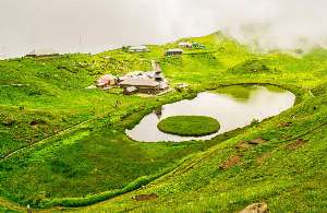 PRASHAR LAKE TREK | Voyagers Beat | Live to Travel